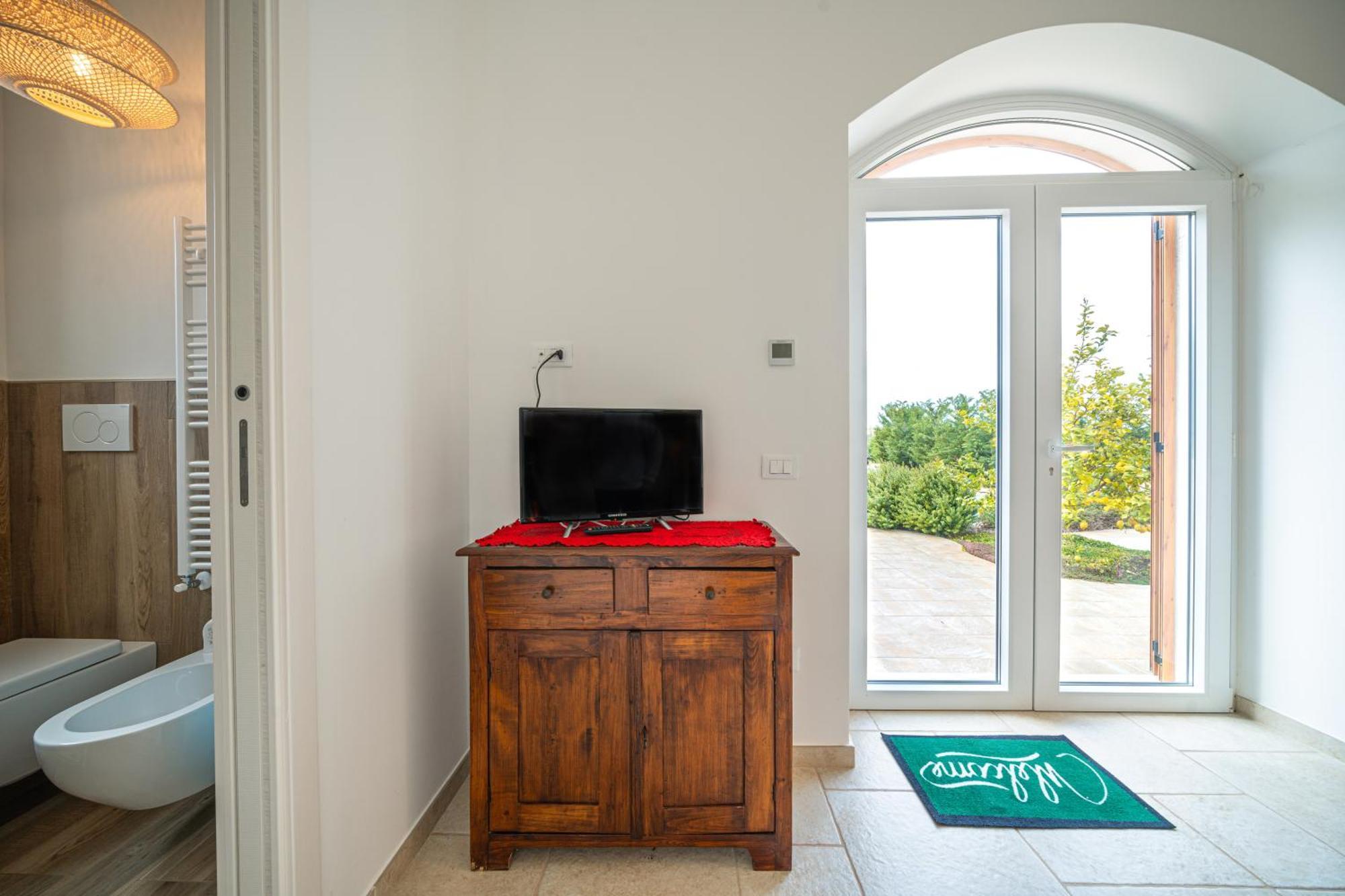 Private Pool & Parking Donna Lina Villa Conversano Exterior photo
