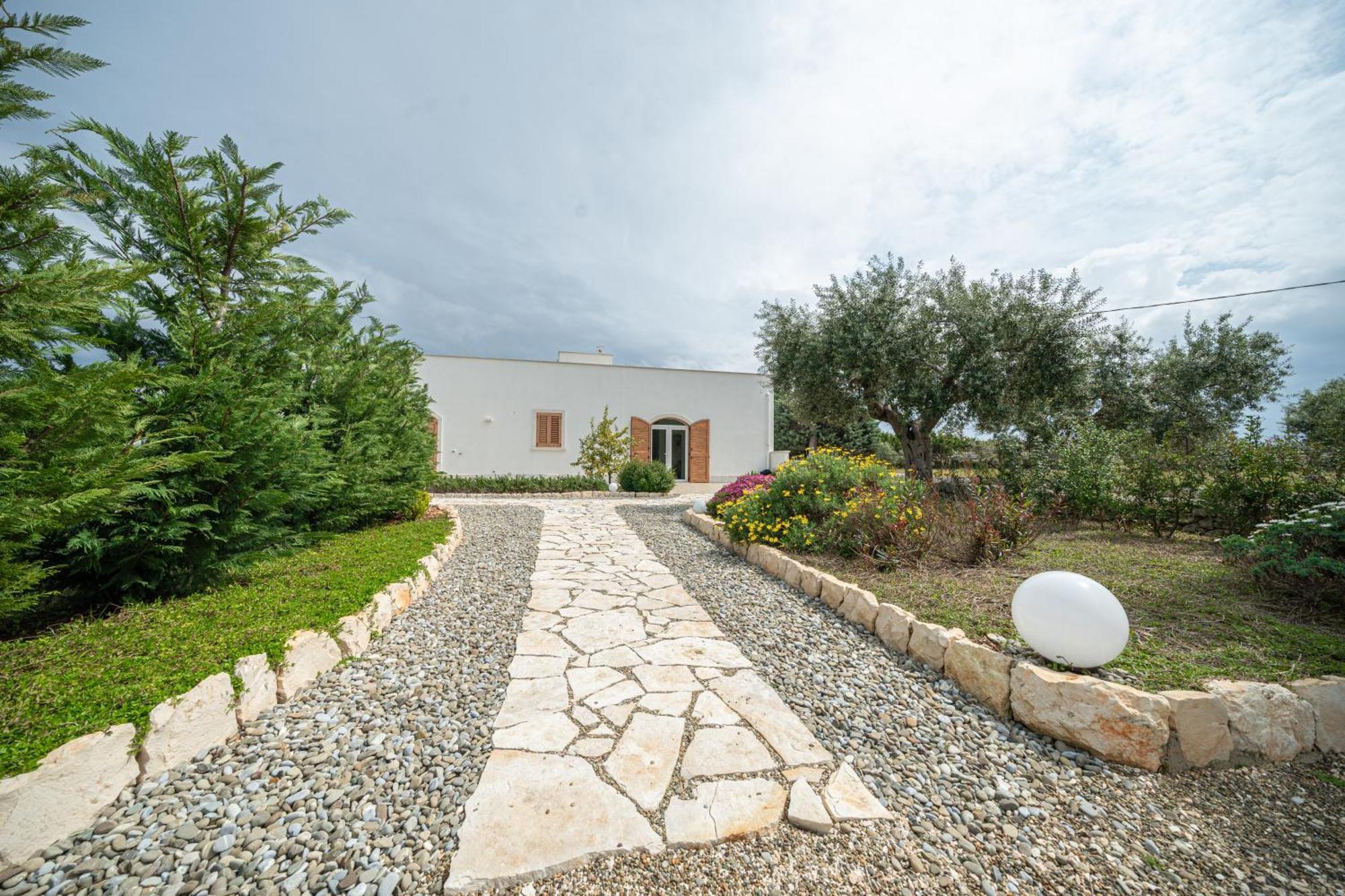 Private Pool & Parking Donna Lina Villa Conversano Exterior photo