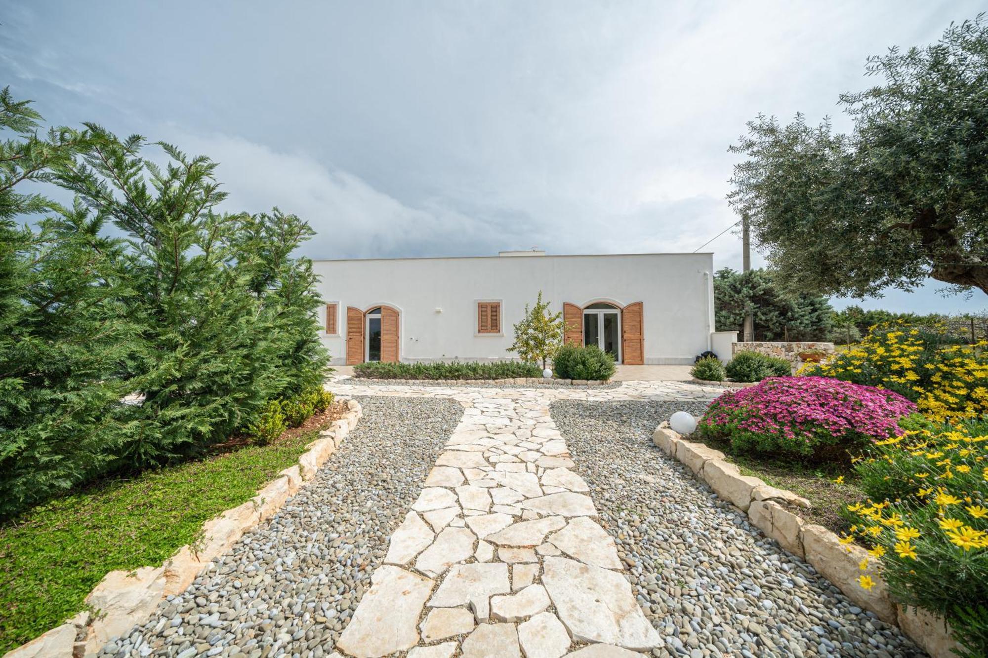 Private Pool & Parking Donna Lina Villa Conversano Exterior photo